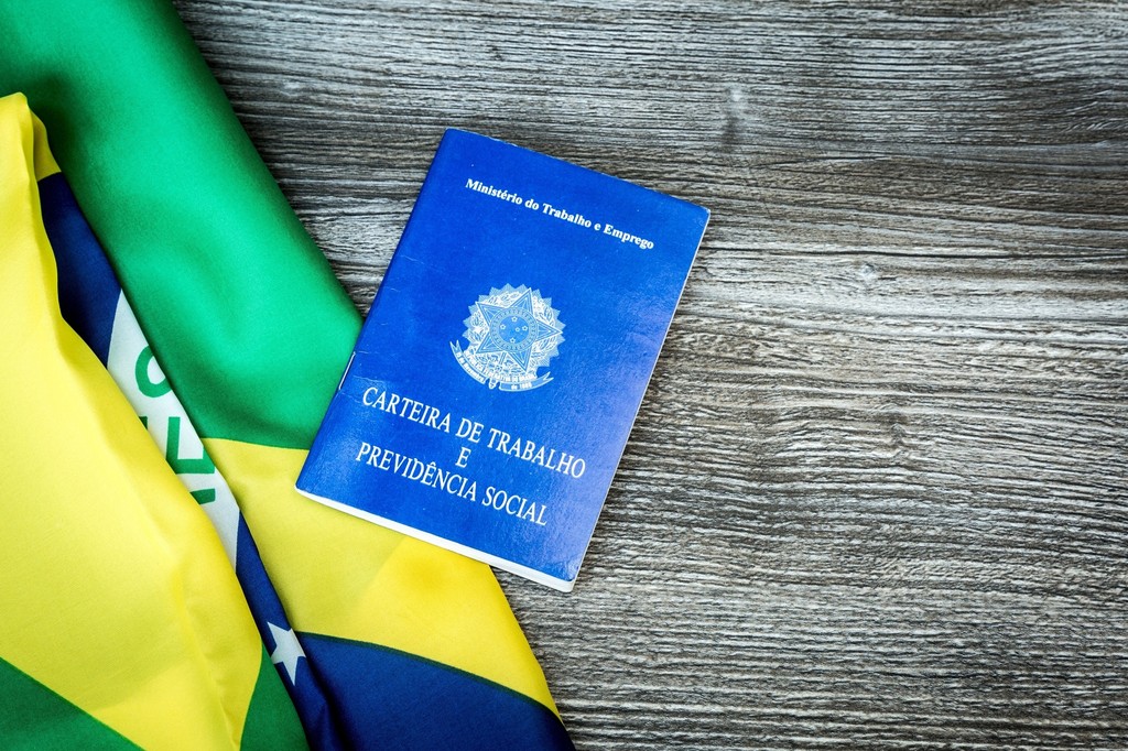A REFORMA TRABALHISTA PODERÁ SER APLICADA AOS CONTRATOS DE TRABALHO EM VIGÊNCIA?