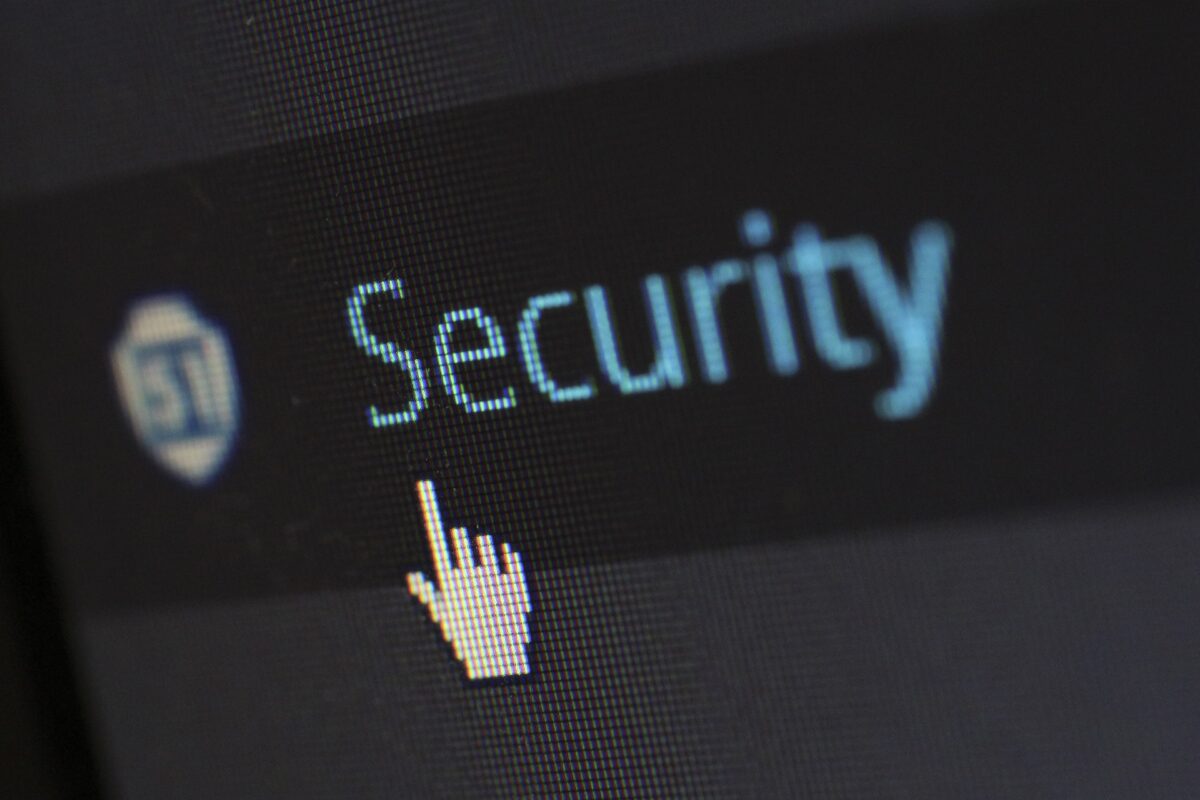 Privacidade e proteção de dados: a adequação empresarial como condição de contratação